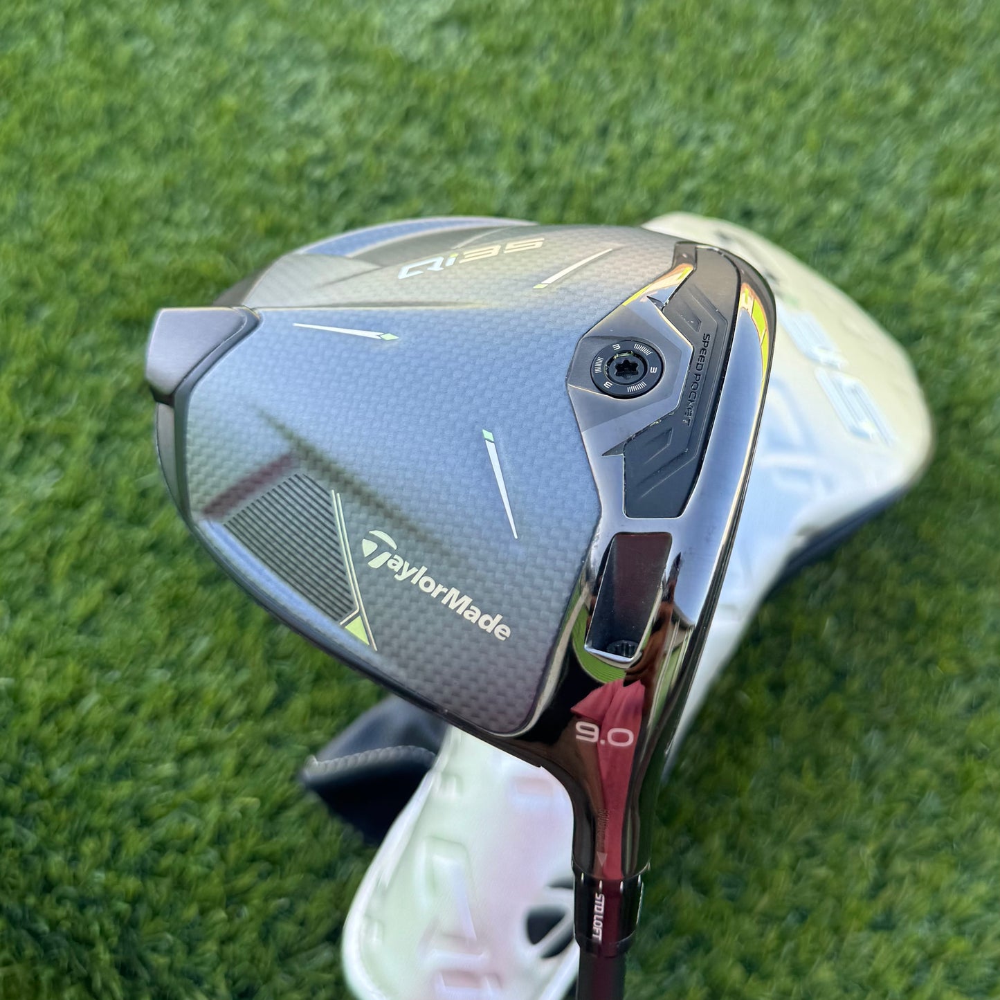 Taylormade Qi35 9° Driver w Headcover / Stiff